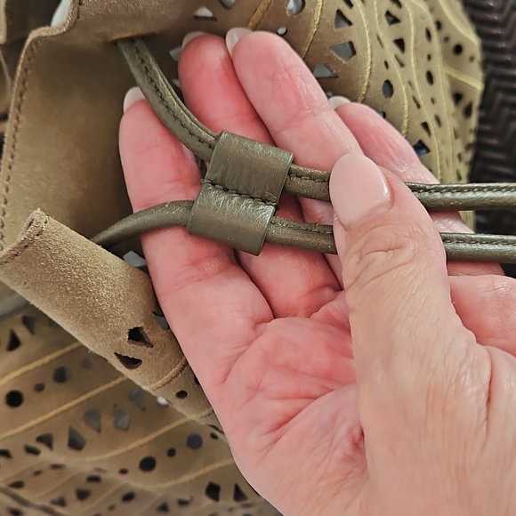 Large UGG 100% leather Crossbody bag laser cut design With Wristlet Olive Green - Picture 10 of 16
